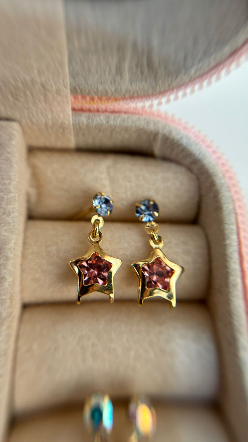 Brinco Estrela Banhado a Ouro com Pedra Rosa e Azul