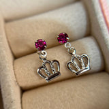 Brinco Coroa Banhado a Ródio com Pedra Rosa