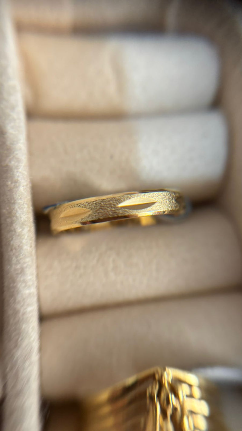 Anel Banhado a Ouro com Acabamento Fosco e Polido