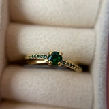 Anel Solitário Verde Banhado a Ouro