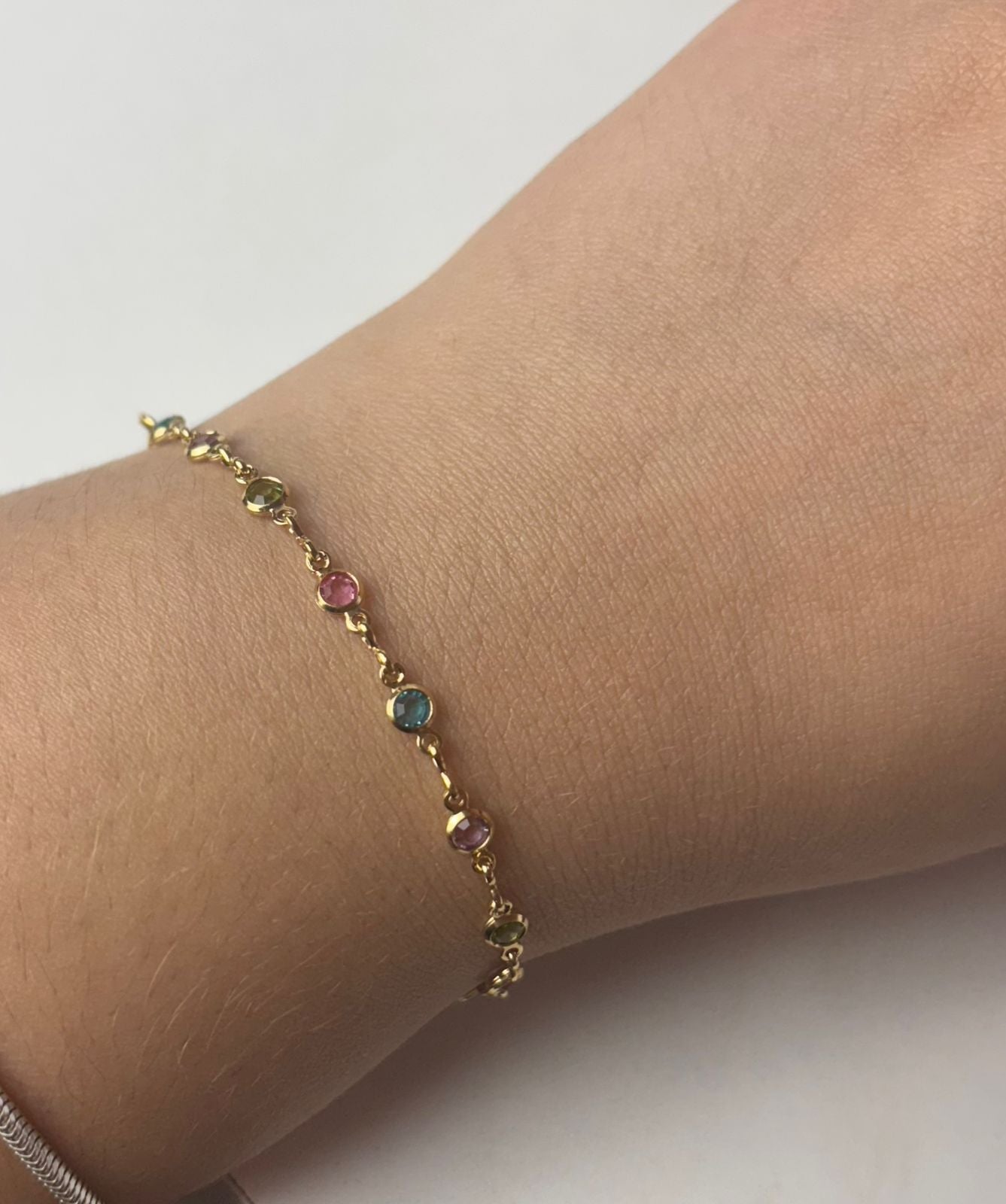 Pulseira Banhada a Ouro com Pedras Coloridas