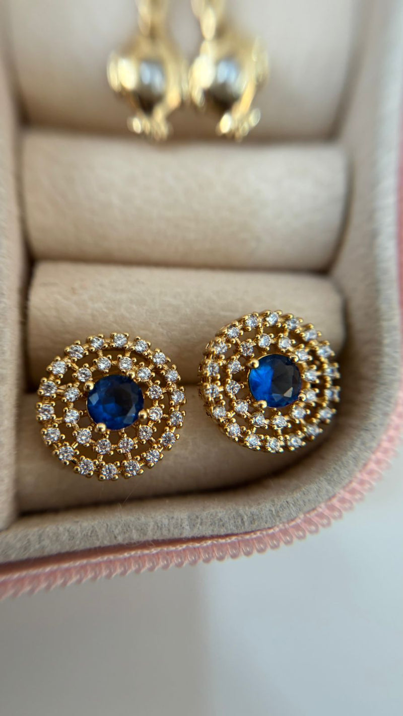 Brinco Luxo Dourado com Pedra Azul Cravejada